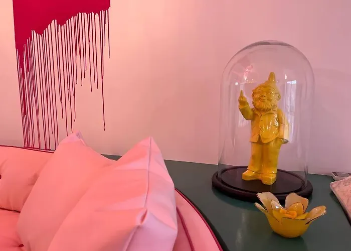 Apartment Designers Dream, Tokyo Pop Art With Courtyard, Fire & Views