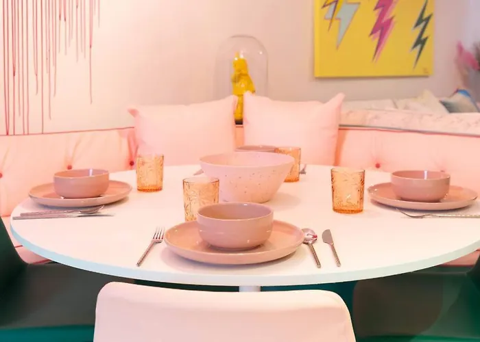 Apartment Designers Dream, Tokyo Pop Art With Courtyard, Fire & Views