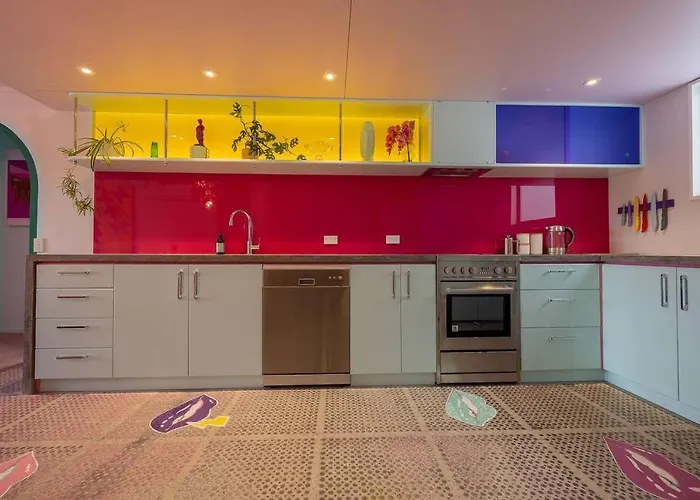 Designers Dream, Tokyo Pop Art With Courtyard, Fire & Views Apartment