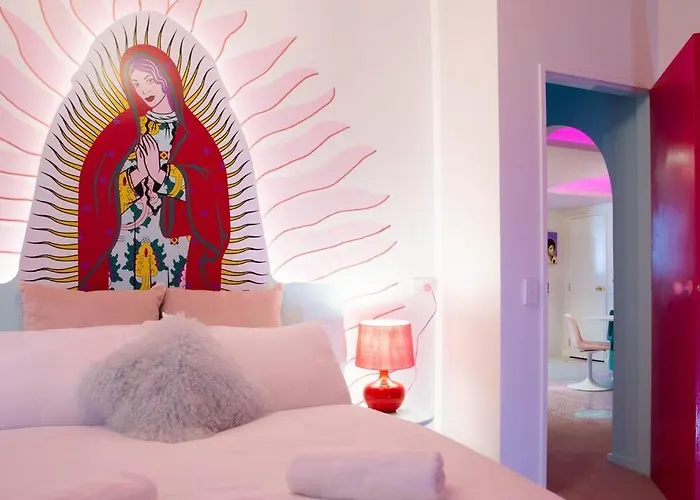 Apartment Designers Dream, Tokyo Pop Art With Courtyard, Fire & Views