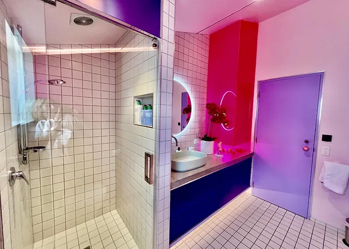 Designers Dream, Tokyo Pop Art With Courtyard, Fire & Views Apartment