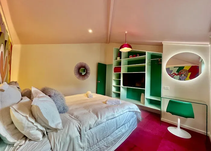 Designers Dream, Tokyo Pop Art With Courtyard, Fire & Views Apartment