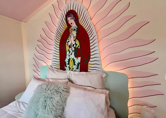 Apartment Designers Dream, Tokyo Pop Art With Courtyard, Fire & Views