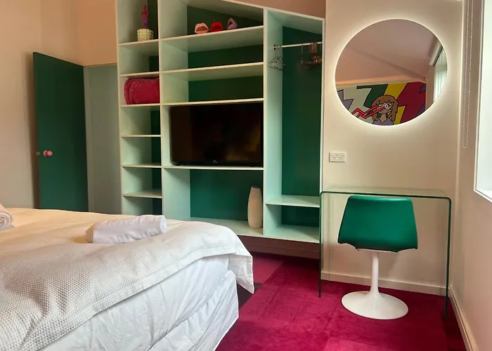 Designers Dream, Tokyo Pop Art With Courtyard, Fire & Views Apartment *