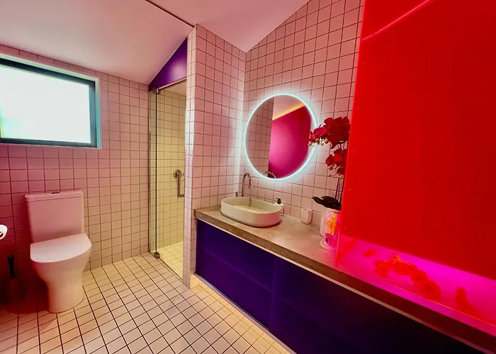 Designers Dream, Tokyo Pop Art With Courtyard, Fire & Views Apartment
